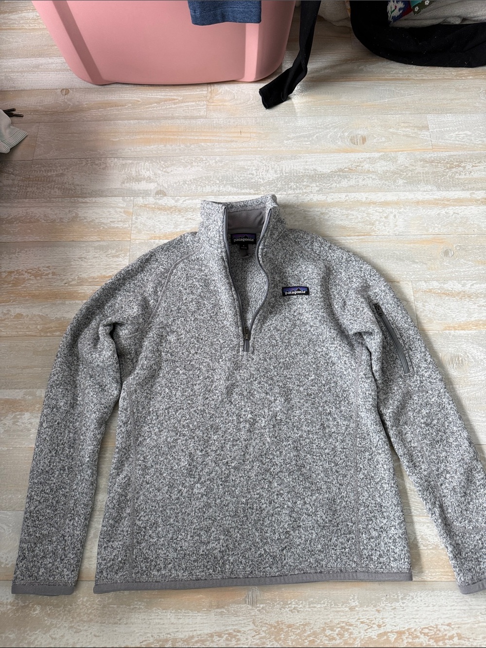 Patagonia Women’s  Light Gray Heather 1/4 Zip Fleece Pullover. Size S